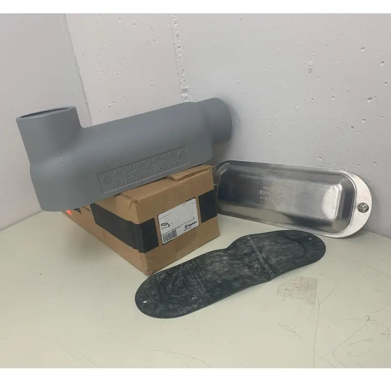 Appleton Form 85 2.5″ Gedney LB Metal Conduit Lid Assembly with Gasket and Screws