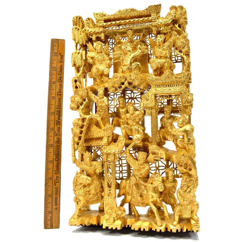 Imperial Chinese Carved Wood Openwork Panel – Gilt-Finished Scene with Gold Leaf Detailing