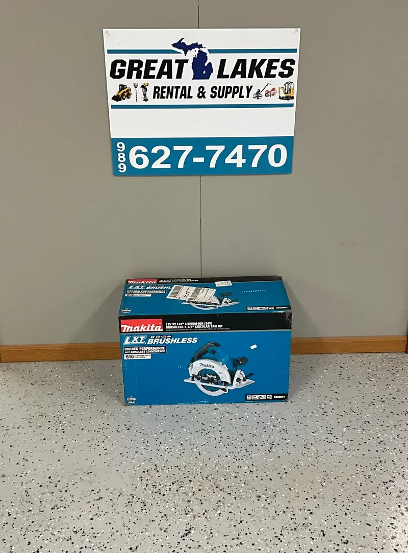 Makita 18V LXT® Circular Saw Kit – Brushless Motor & Included Accessories