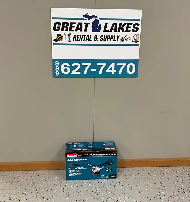Makita X-Lock 4.5″ Angle Grinder – Quick-Change Disc System