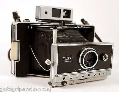 Polaroid Automatic 250 Land Camera – Vintage Instant Film System with Case and Strap
