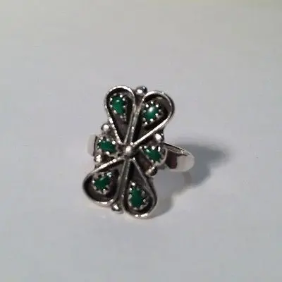 Sterling Silver Ring Set with Turquoise Inlay – Elegant Stone Detail, Size 5.5