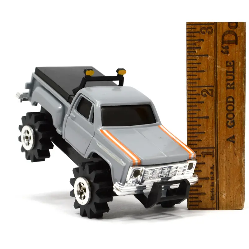 Vintage Stomper Chevy Pickup Truck ‘Scottsdale’ – Functional Gray 4×4 Toy